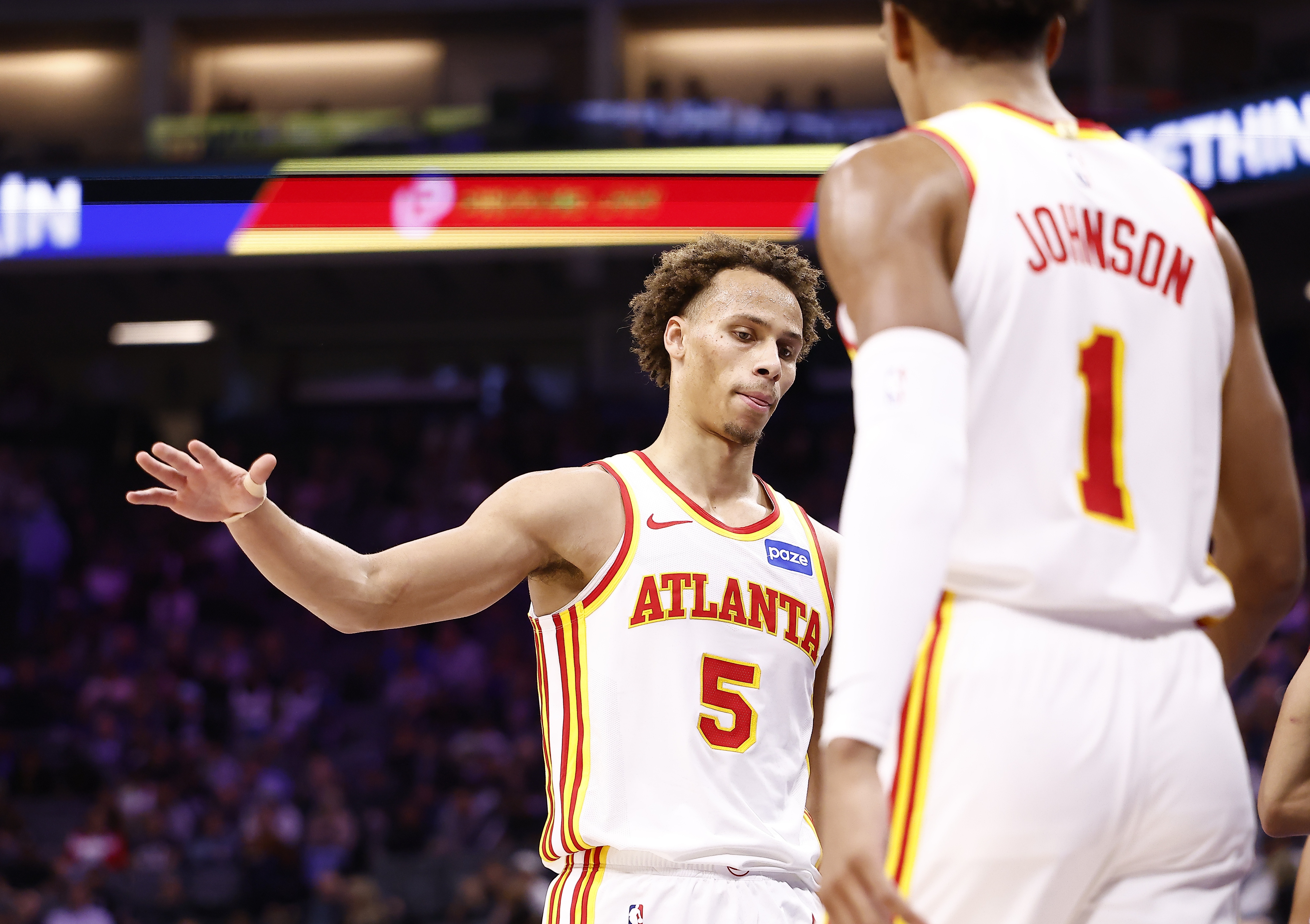 开云体育官网-还有机会！老鹰第三节26-21还落后湖人16分进末节 最多落后32分